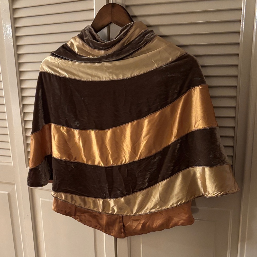 Sana Silk Cape Button Closure Neutral Geometric One Size - Picture 7 of 9